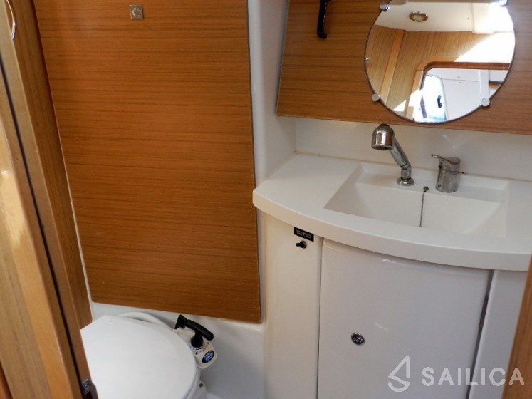 Oceanis 48 - Yacht Charter Sailica