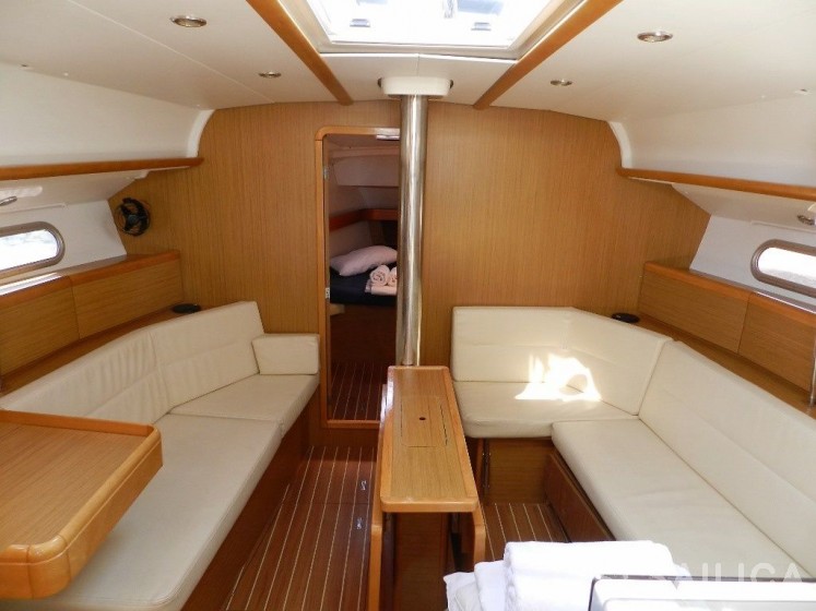 Oceanis 48 - Yacht Charter Sailica