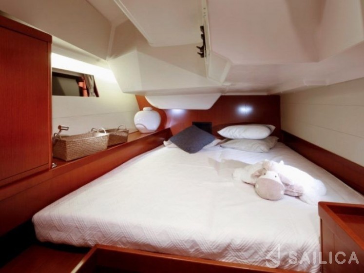 Oceanis 48 - Yacht Charter Sailica