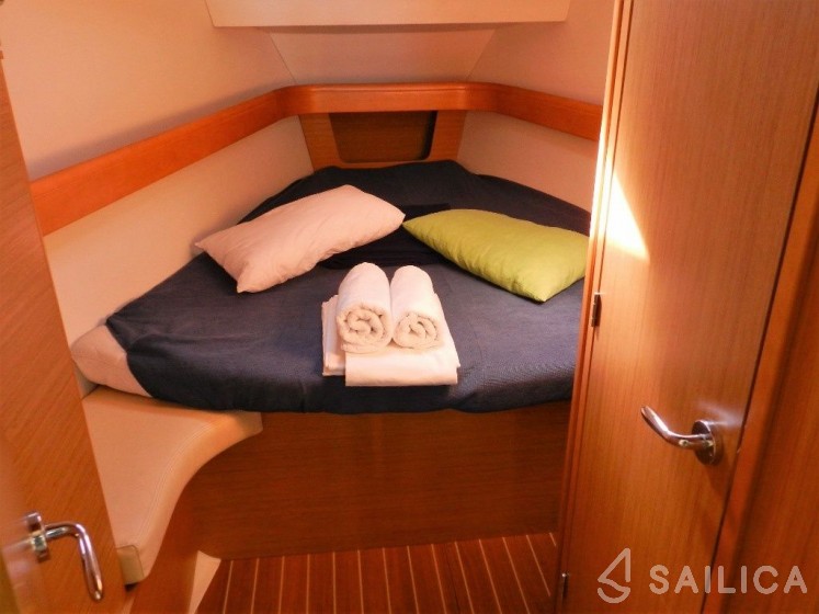 Oceanis 48 - Yacht Charter Sailica