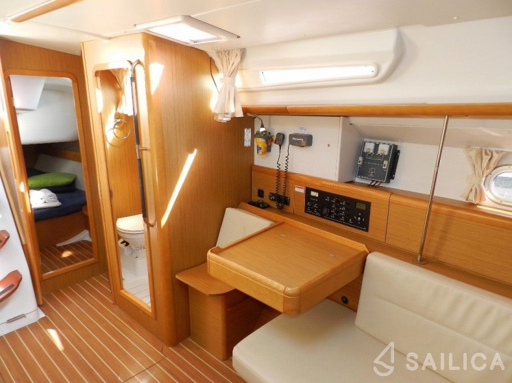 Oceanis 48 - Yacht Charter Sailica