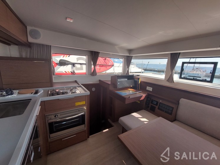 Lagoon 40 - Yacht Charter Sailica