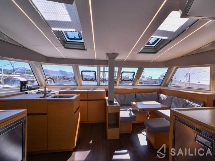 Nautitech 46 Fly - Yacht Charter Sailica