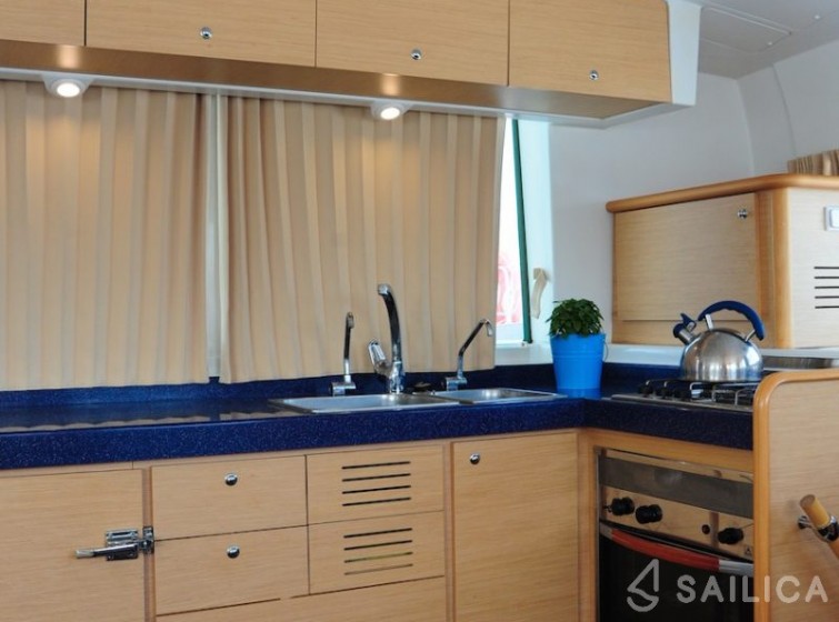 Lagoon 420 - Yacht Charter Sailica