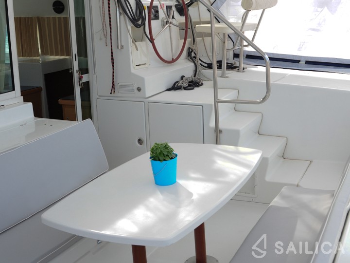 Lagoon 420 - Yacht Charter Sailica