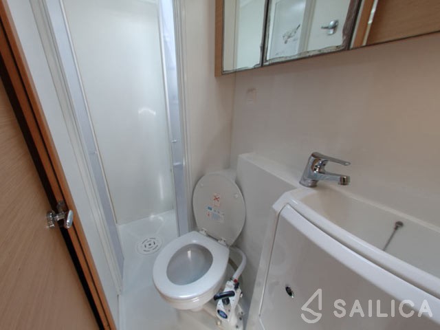 Lagoon 420 - Yacht Charter Sailica