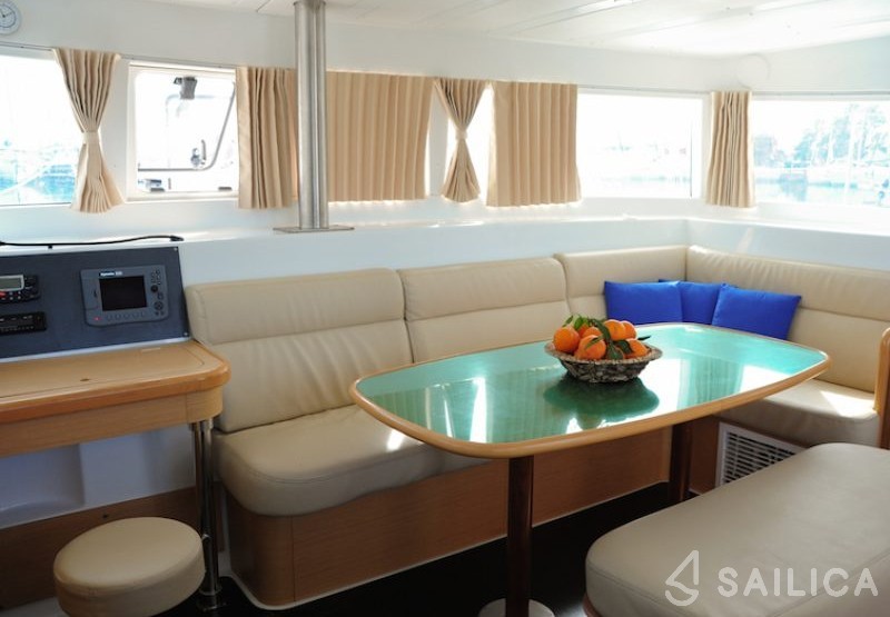 Lagoon 420 - Yacht Charter Sailica