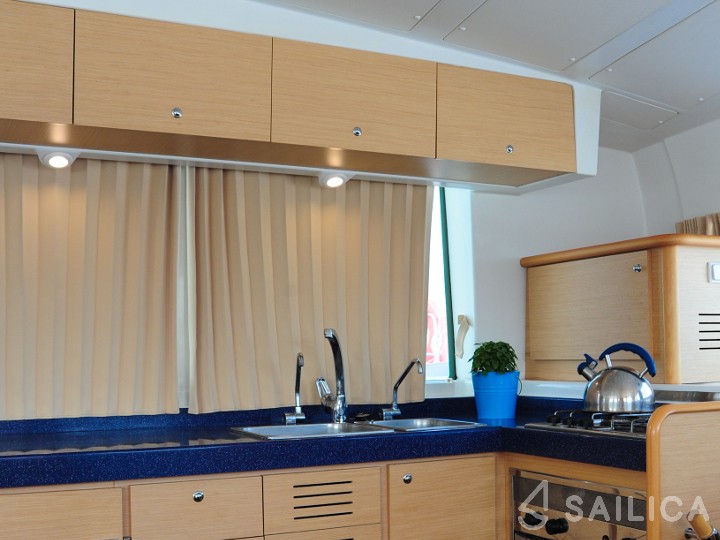 Lagoon 420 - Yacht Charter Sailica