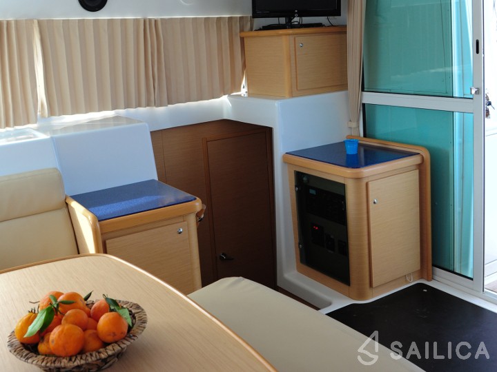 Lagoon 420 - Yacht Charter Sailica