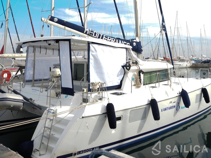Lagoon 420 - Yacht Charter Sailica