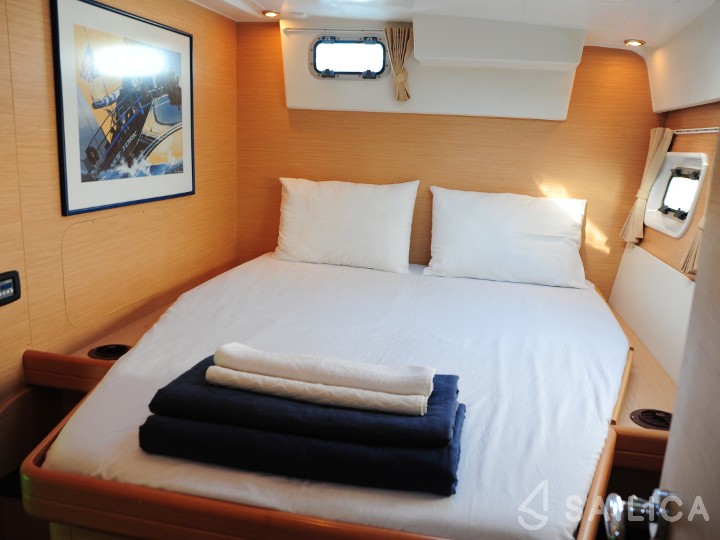 Lagoon 420 - Yacht Charter Sailica