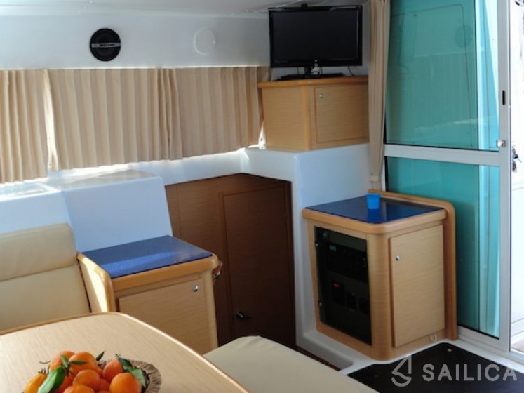 Lagoon 420 - Yacht Charter Sailica
