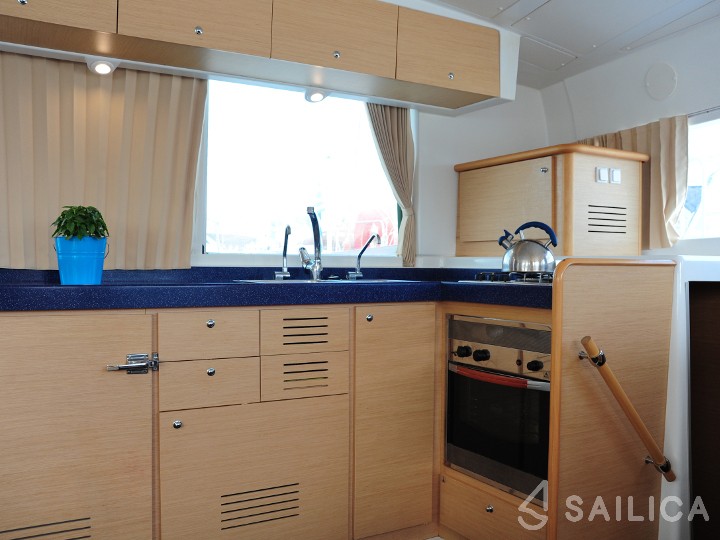 Lagoon 420 - Yacht Charter Sailica