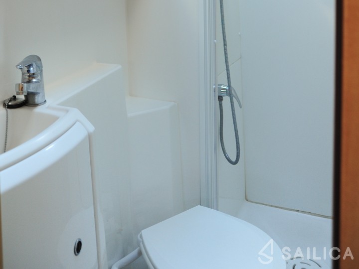 Lagoon 420 - Yacht Charter Sailica