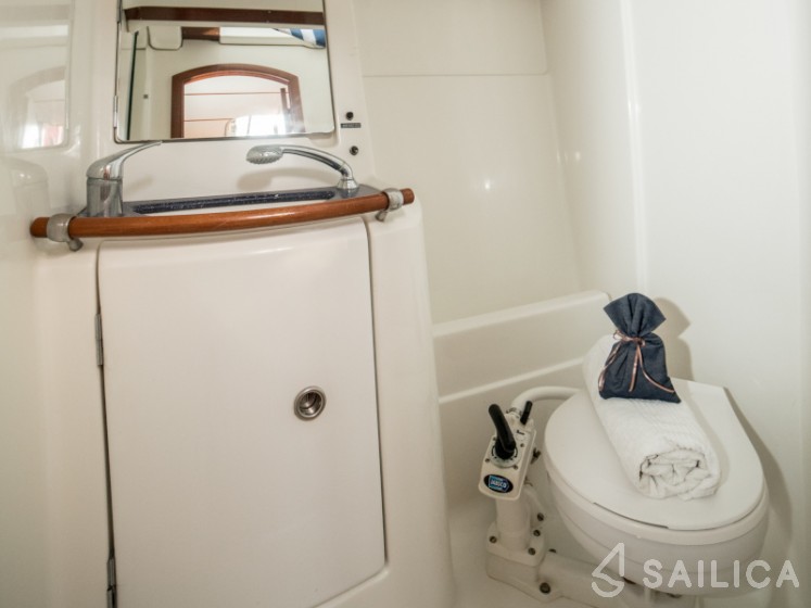 Oceanis 473 - Yacht Charter Sailica