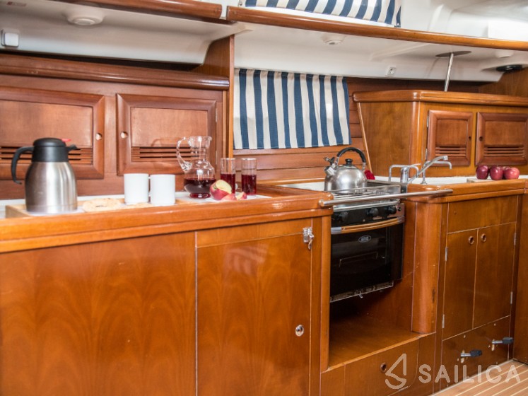 Oceanis 473 - Yacht Charter Sailica