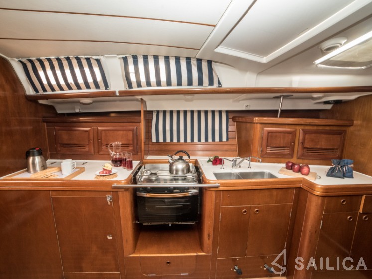 Oceanis 473 - Yacht Charter Sailica