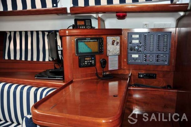 Oceanis 473 - Yacht Charter Sailica