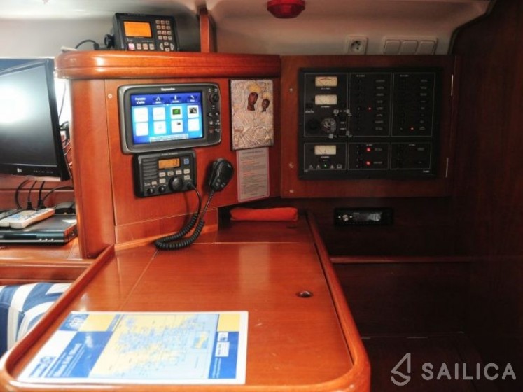Oceanis 473 - Yacht Charter Sailica
