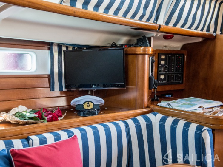 Oceanis 473 - Yacht Charter Sailica