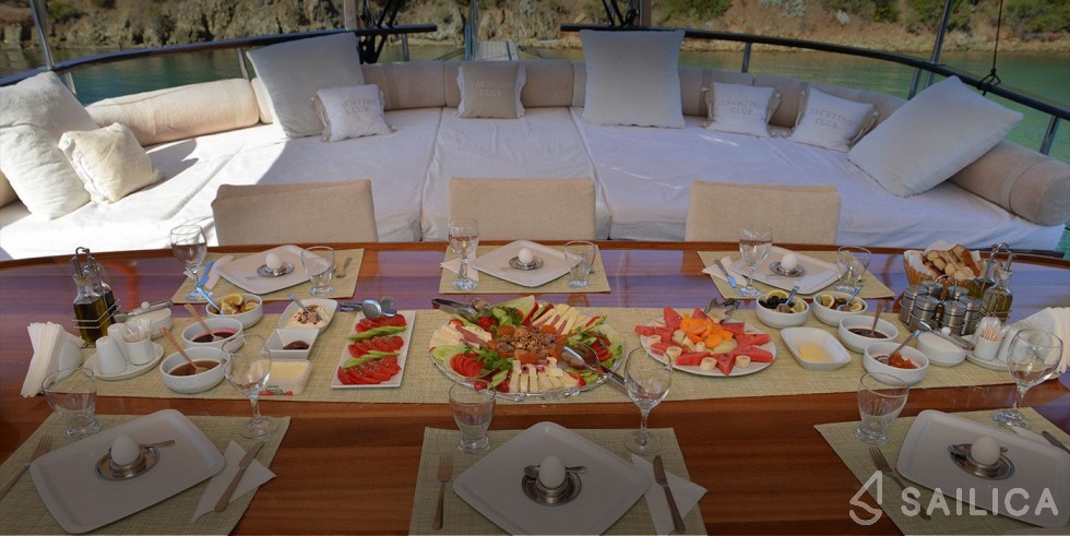 Gulet - Yacht Charter Sailica
