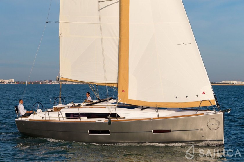 Dufour 382 GL - Yacht Charter Sailica