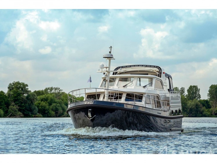 Linssen Grand Sturdy 450 Variotop - Yacht Charter Sailica