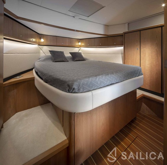 Linssen Grand Sturdy 450 Variotop - Yacht Charter Sailica