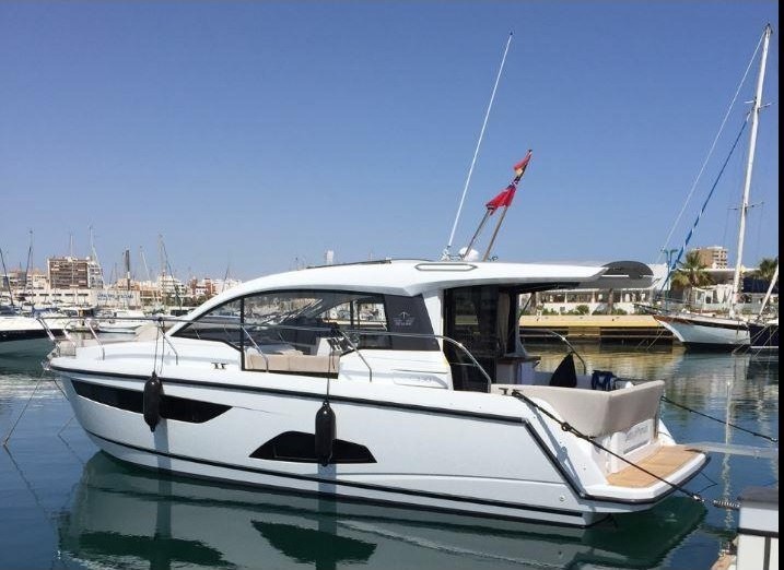 Sealine C330 - Yacht Charter Sailica