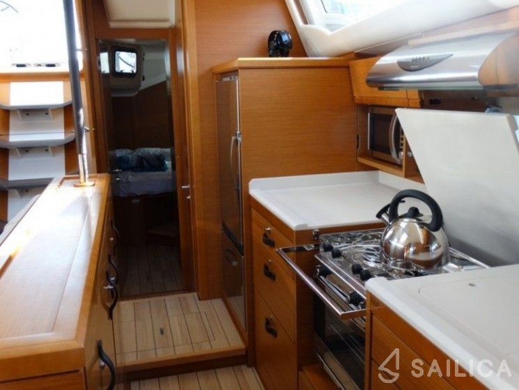 Jeanneau 54 - Yacht Charter Sailica
