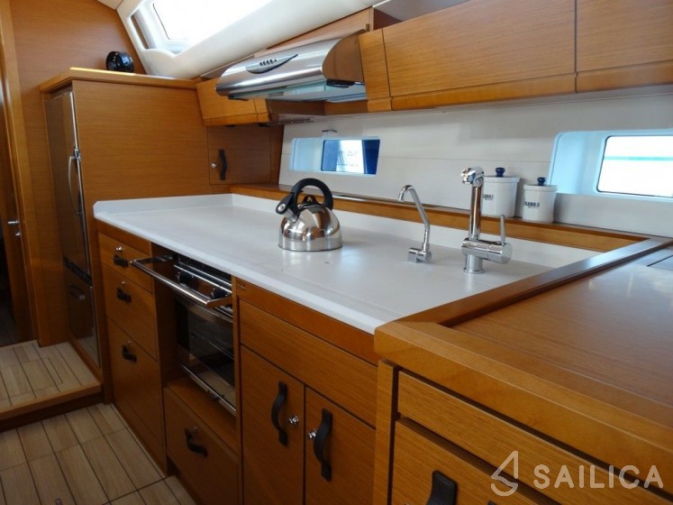Jeanneau 54 - Yacht Charter Sailica