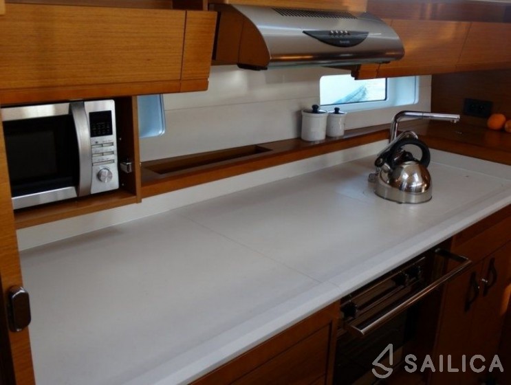 Jeanneau 54 - Yacht Charter Sailica