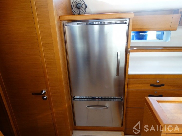 Jeanneau 54 - Yacht Charter Sailica