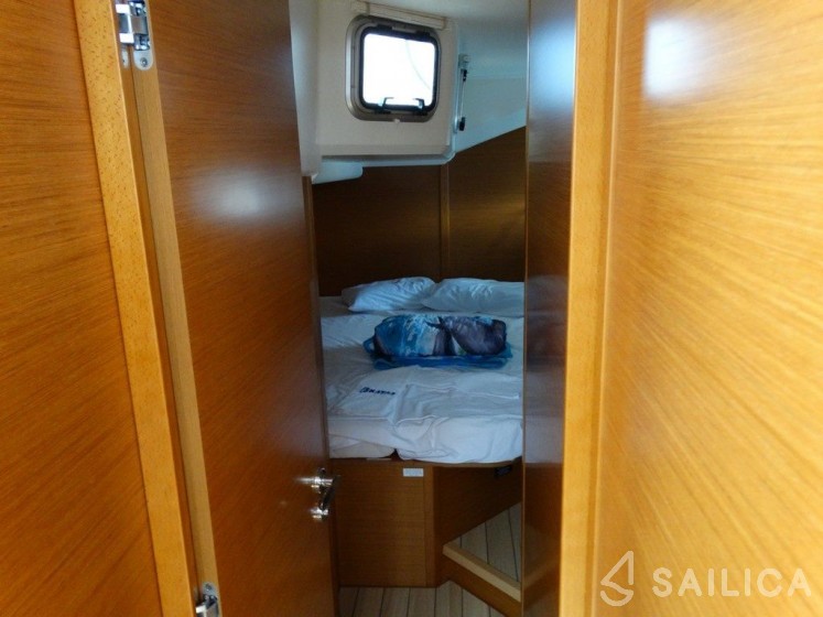 Jeanneau 54 - Yacht Charter Sailica