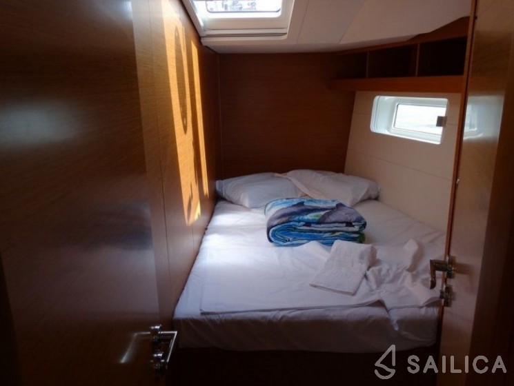 Jeanneau 54 - Yacht Charter Sailica