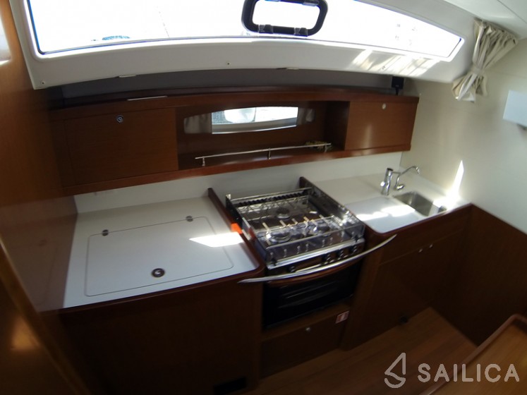 Oceanis 50 - Yacht Charter Sailica