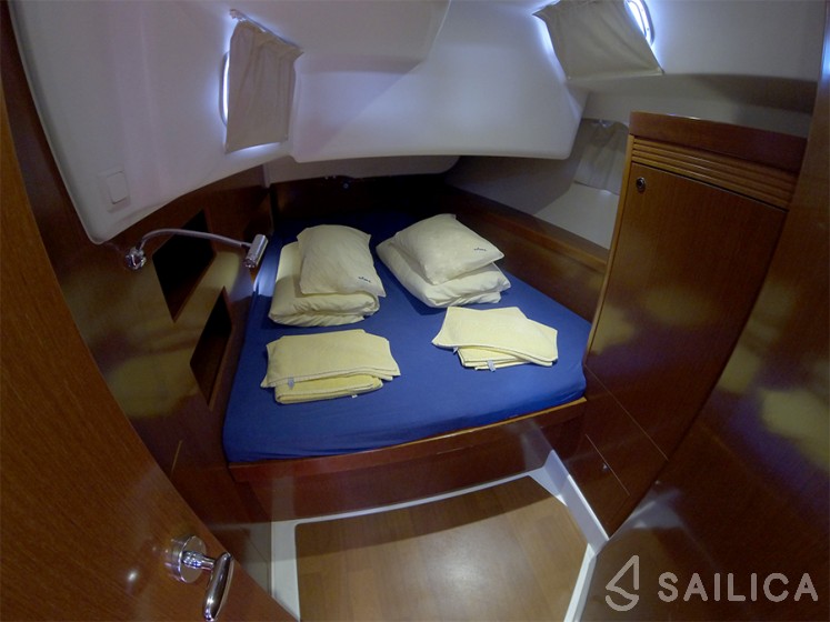 Oceanis 50 - Yacht Charter Sailica