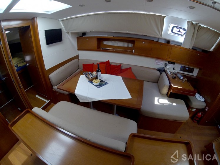 Oceanis 50 - Yacht Charter Sailica