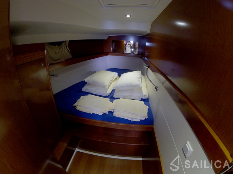 Oceanis 50 - Yacht Charter Sailica
