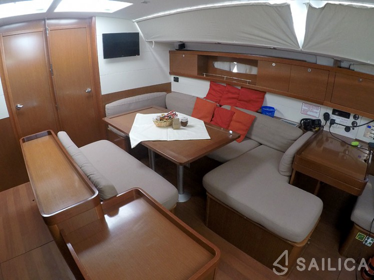 Oceanis 50 - Yacht Charter Sailica