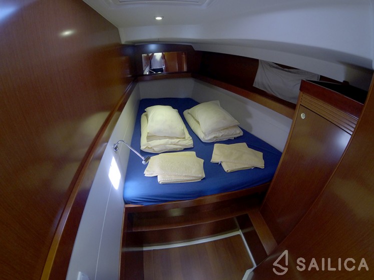 Oceanis 50 - Yacht Charter Sailica
