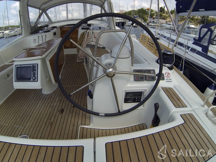 Oceanis 50 - Yacht Charter Sailica