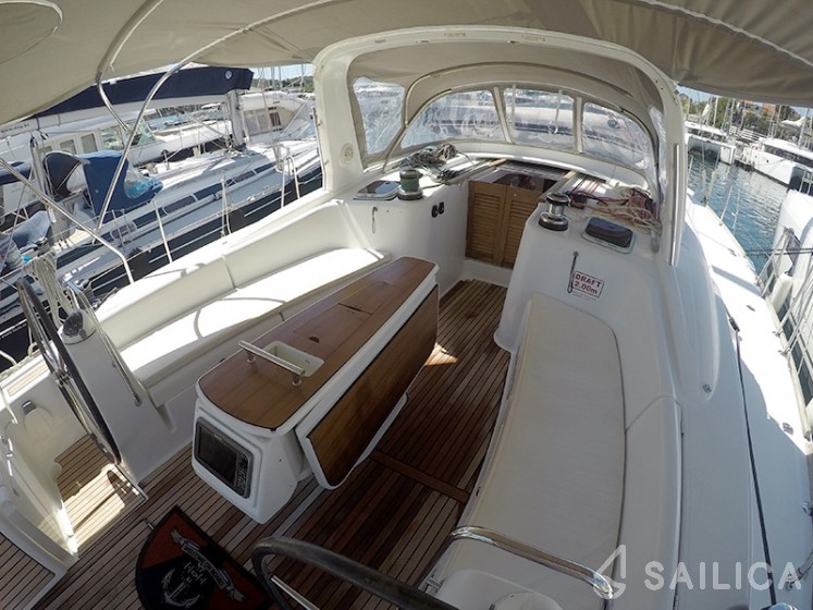 Oceanis 50 - Yacht Charter Sailica