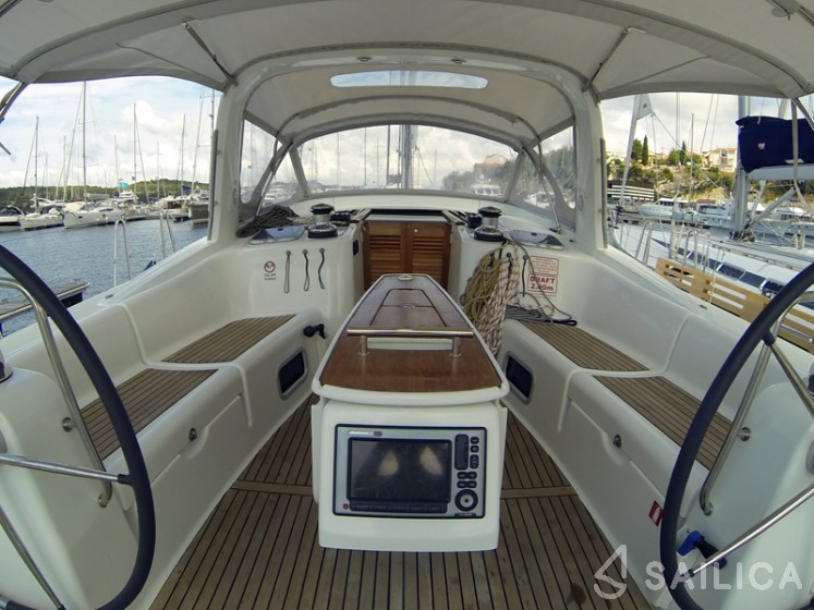 Oceanis 50 - Yacht Charter Sailica