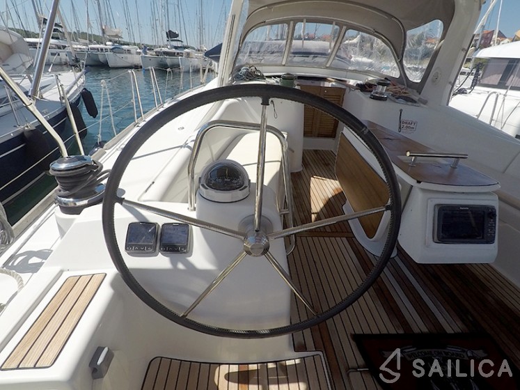 Oceanis 50 - Yacht Charter Sailica
