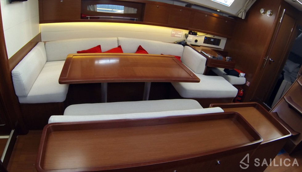 Oceanis 50 - Yacht Charter Sailica