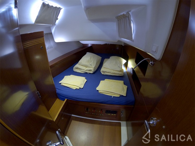 Oceanis 50 - Yacht Charter Sailica