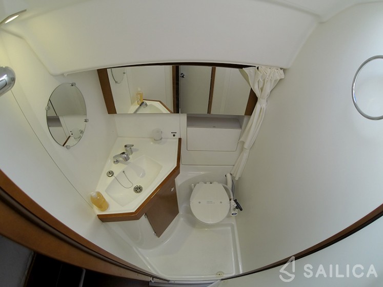 Oceanis 50 - Yacht Charter Sailica
