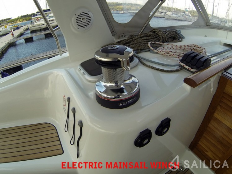 Oceanis 50 - Yacht Charter Sailica