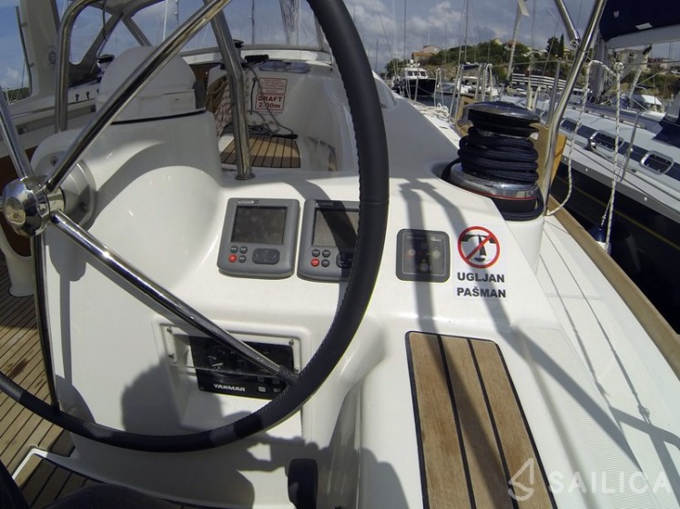Oceanis 50 - Yacht Charter Sailica